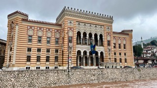 Altes Rathaus von Sarajevo, heute Nationalbibliothek. Gebaut in pseudomaurischem Stil durch österreichischen Architekten 